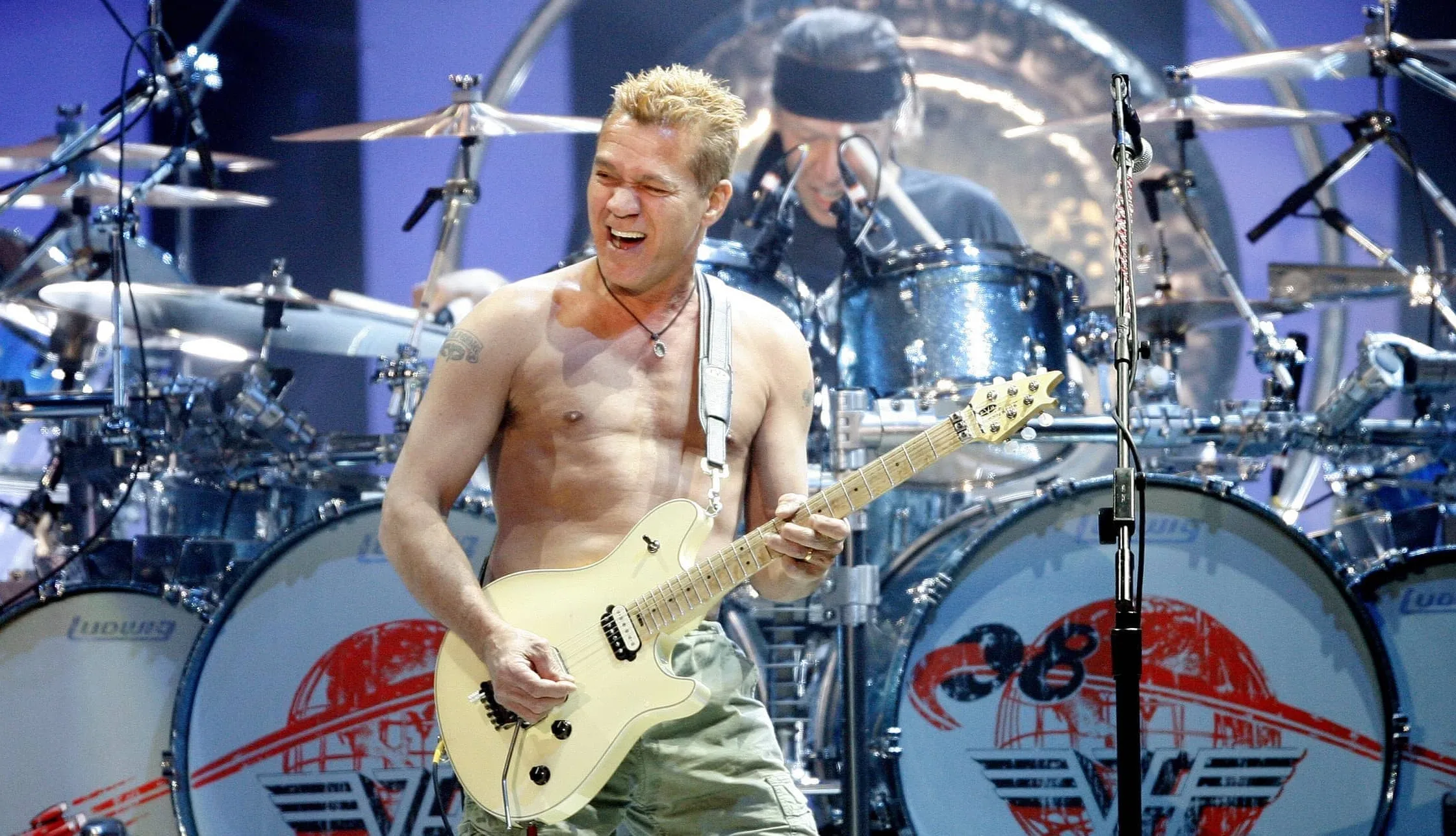 eddie-van-halen-of-van-halen-performs-at-tiger-jam-xi-in-las-vegas-2