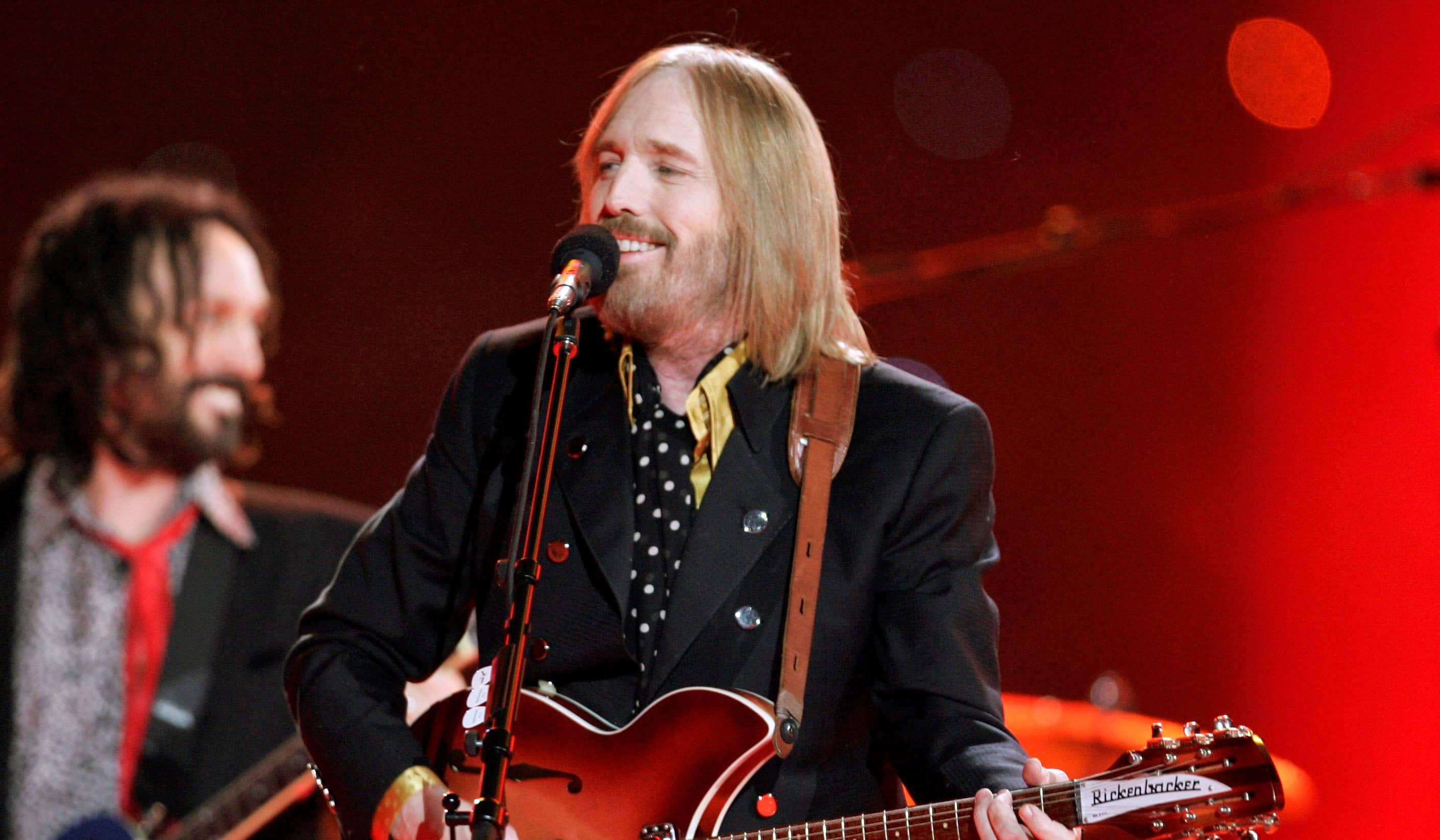 singer-tom-petty-and-the-heartbreakers-perform-during-the-half-time-show-at-super-bowl-xlii-in-glendale