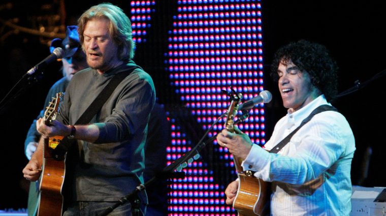 hall-oates-perform-after-receiving-the-bmi-icons-award-at-the-broadcast-music-inc-annual-pop-awards-in-beverly-hills-2