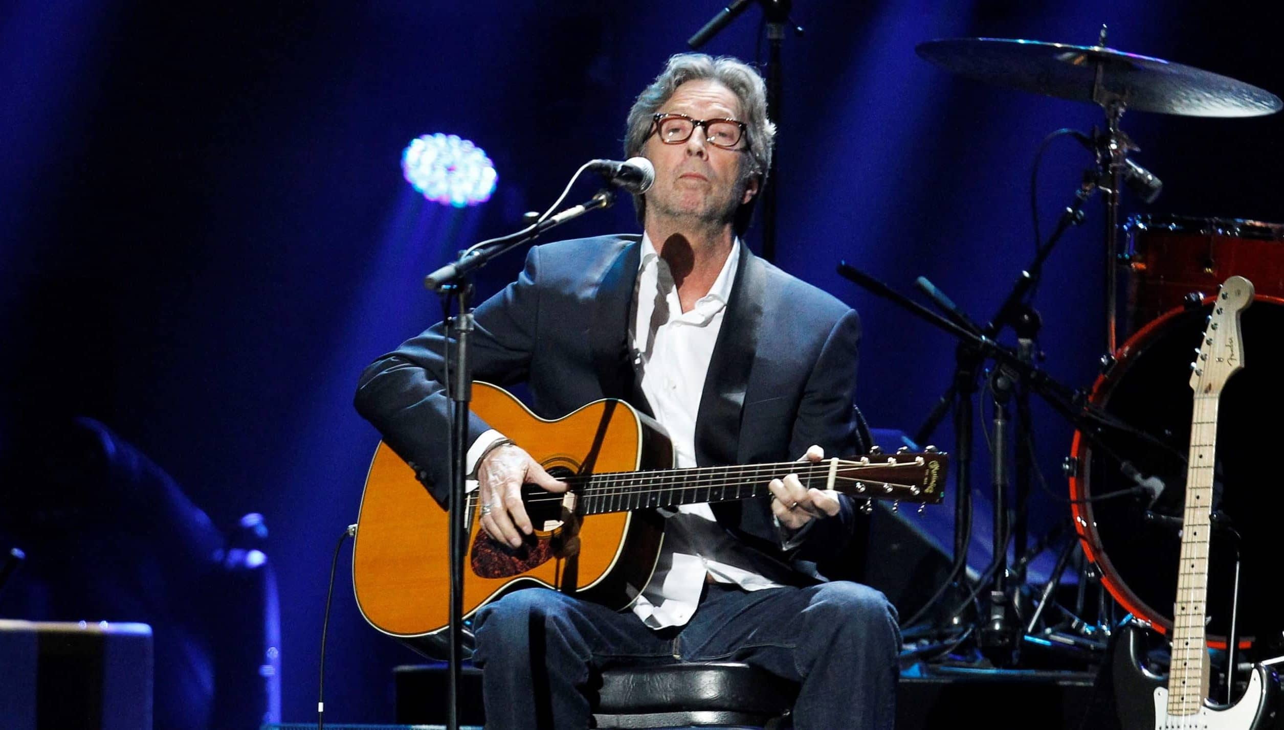 eric-clapton-performs-during-the-12-12-12-benefit-concert-for-victims-of-superstorm-sandy-at-madison-square-garden-in-new-york-2