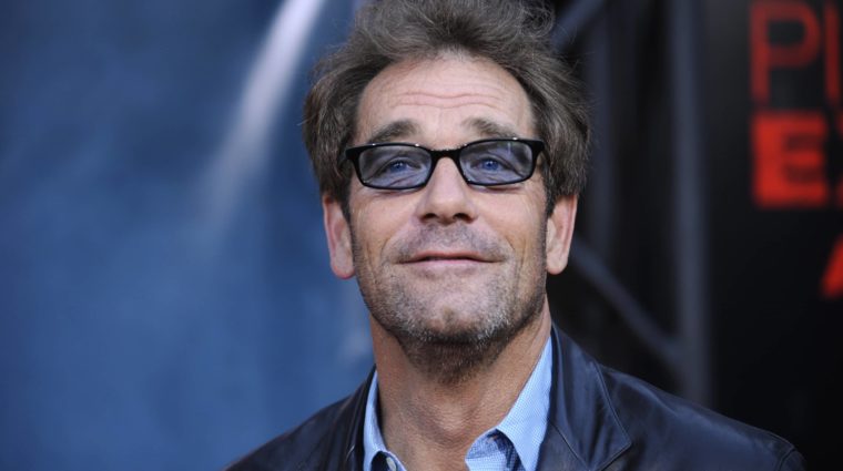 musician-huey-lewis-attends-the-premiere-of-the-film-pineapple-express-in-los-angeles