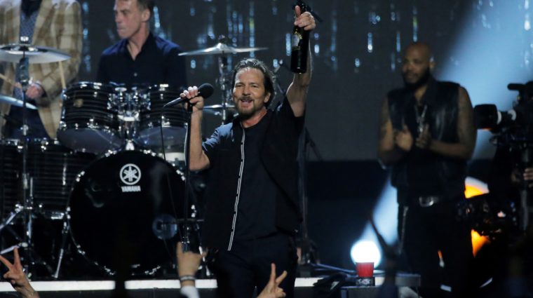 32nd-annual-rock-roll-hall-of-fame-induction-ceremony-show-3