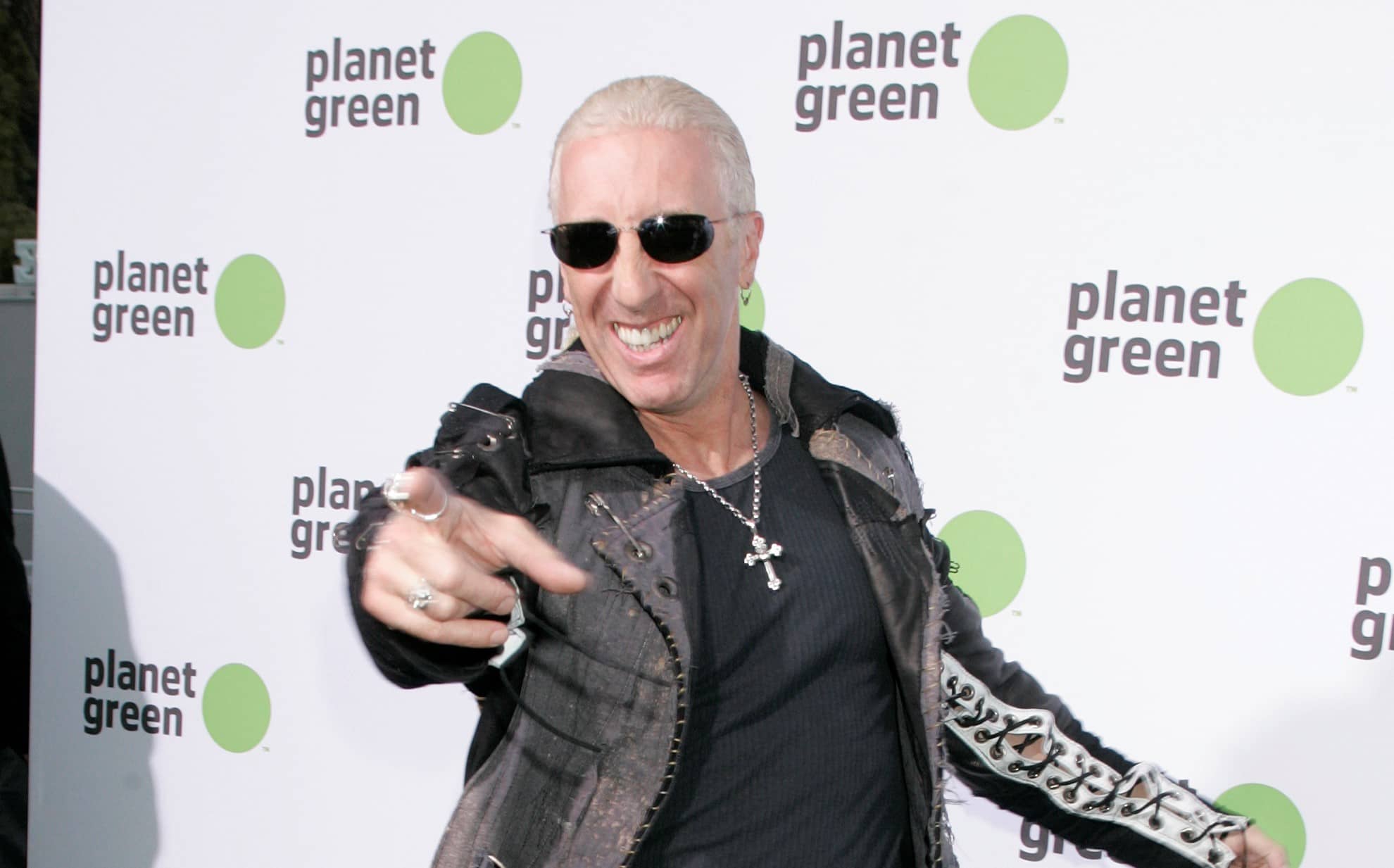 rock-musician-dee-snider-poses-at-the-premiere-party-and-concert-for-planet-green-in-los-angeles