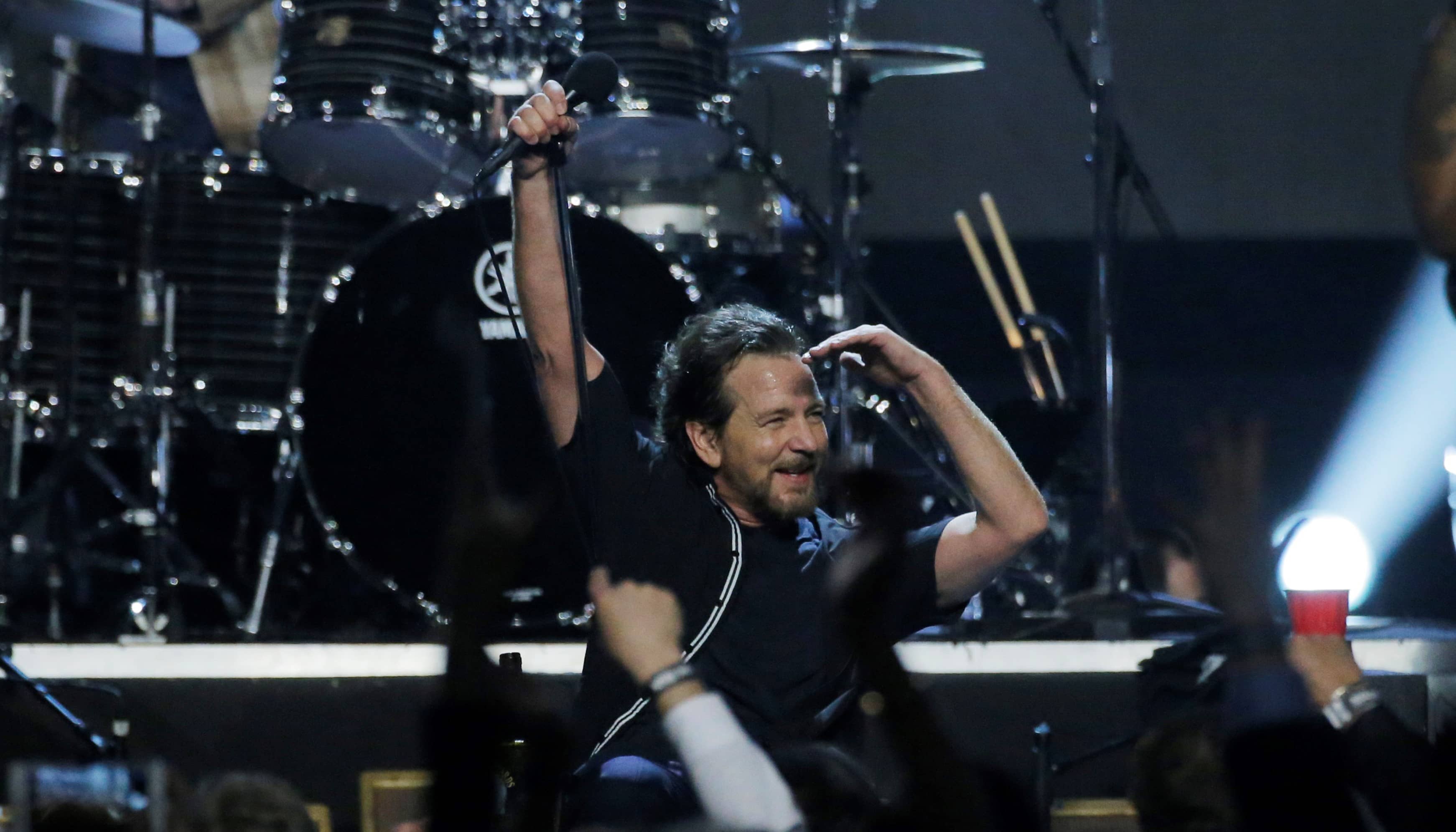 32nd-annual-rock-roll-hall-of-fame-induction-ceremony-show-6