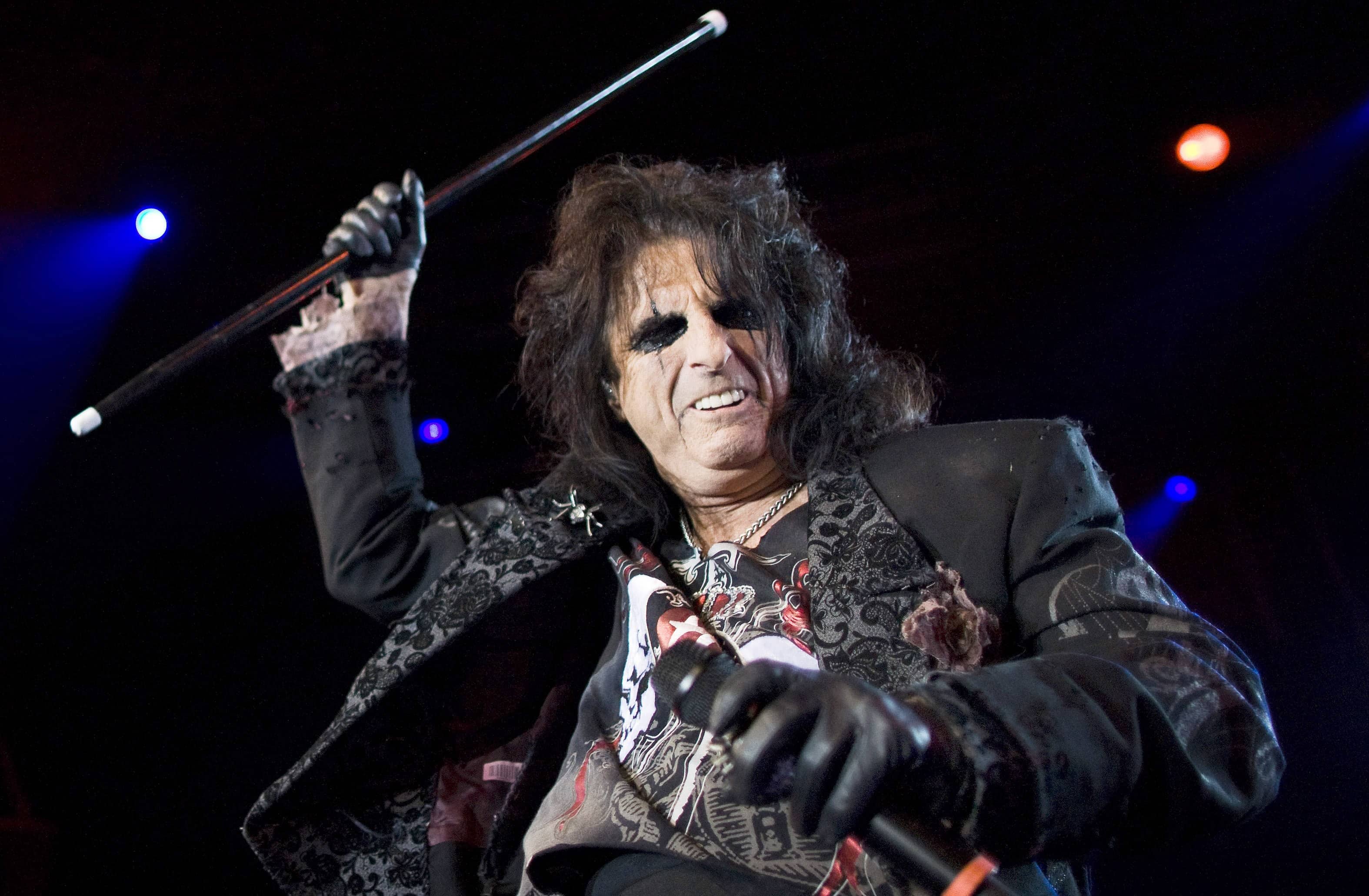 rock-star-cooper-performs-during-the-43rd-montreux-jazz-festival-in-montreux-2