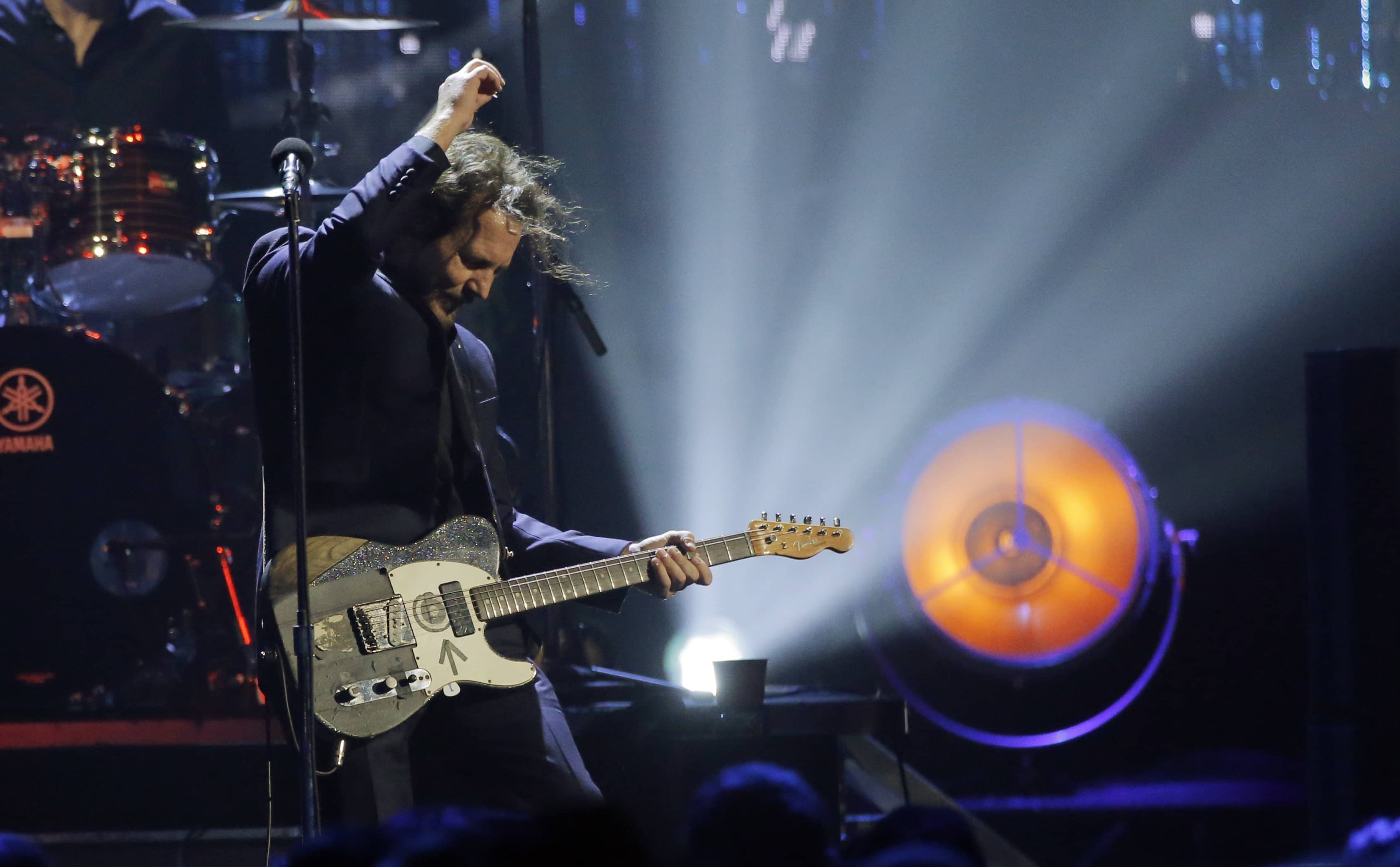 32nd-annual-rock-roll-hall-of-fame-induction-ceremony-show-10