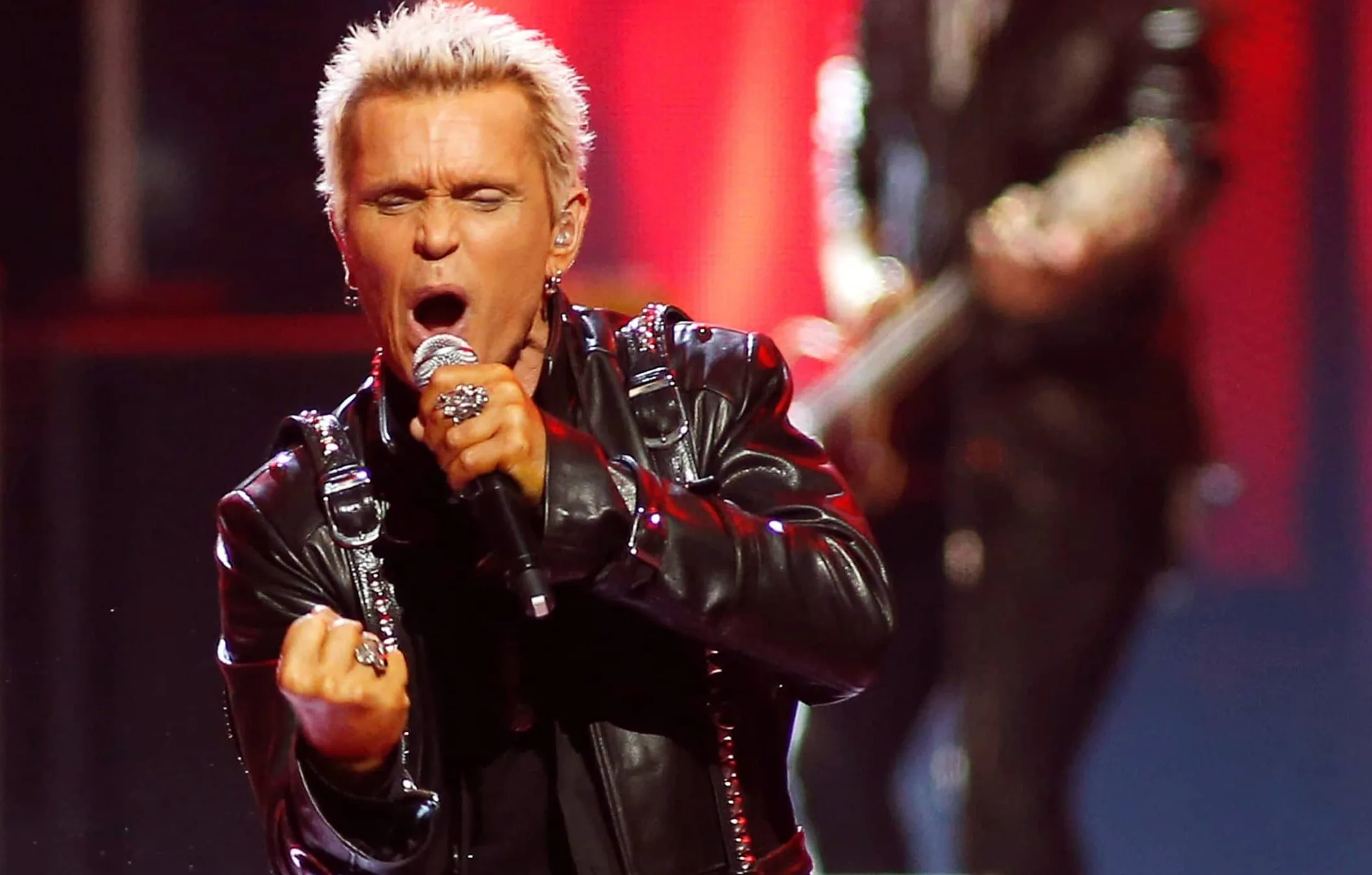 billy-idol-performs-during-the-iheartradio-music-festival-at-the-t-mobile-arena-in-las-vegas