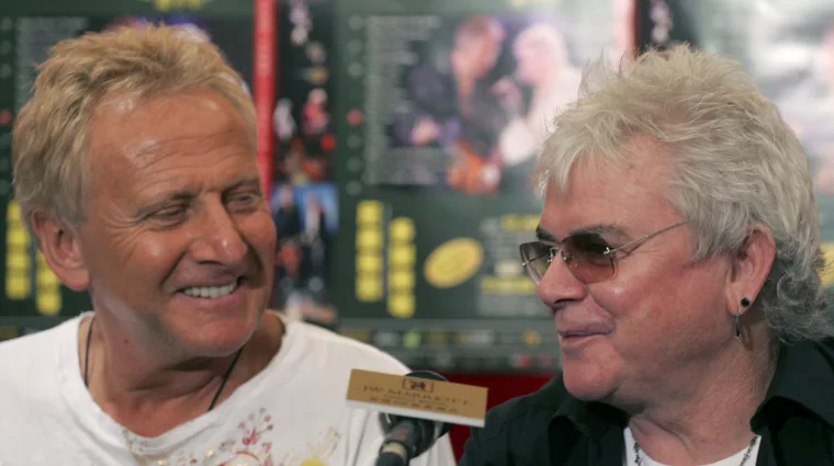 graham-russell-and-russell-hitchcock-of-pop-group-air-supply-take-part-in-a-news-conference-in-hong-kong
