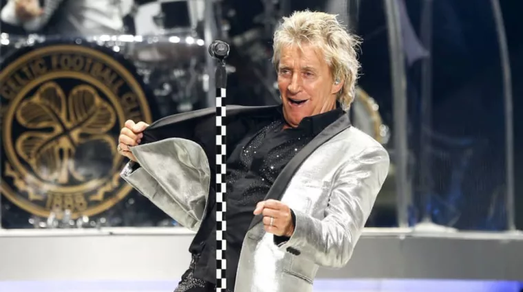 Rod Stewart performs in concert at Jones Beach Theater on July 18^ 2017 in Wantagh^ New York.