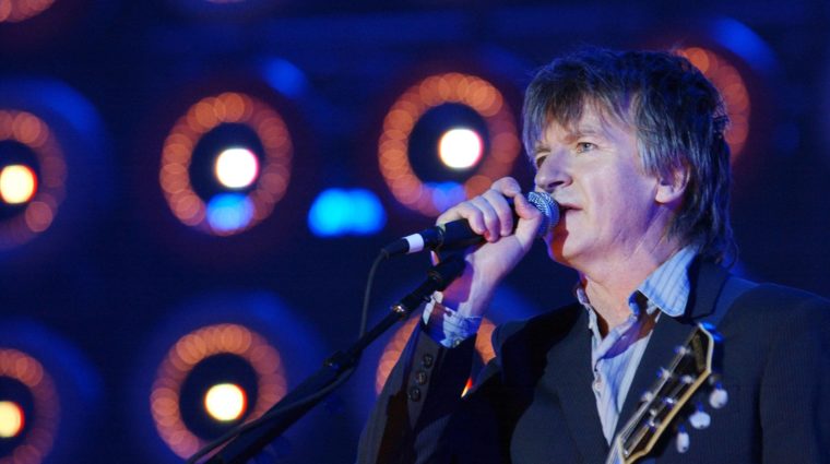 new-zealand-singer-neil-finn-from-crowed-house-performs-on-stage-at-the-australian-live-earth-concert-at-aussie-stadium-in-sydney