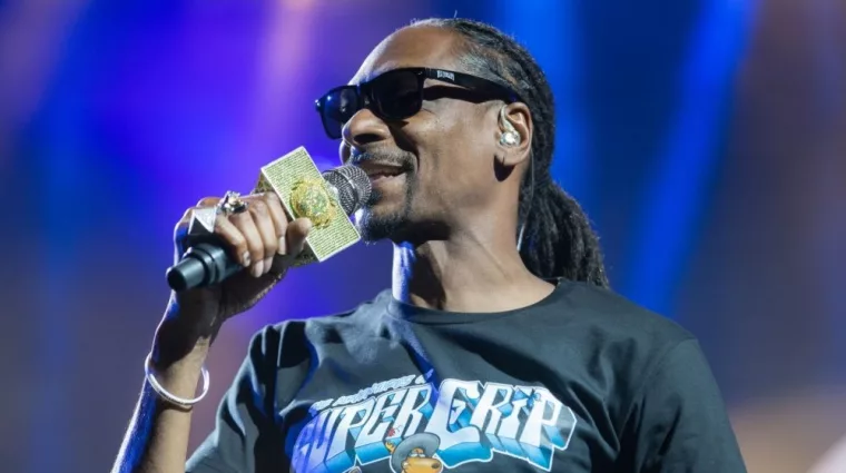 Snoop Dogg performs during The High Road tour in California. Concord^ CA/USA - 8/28/16