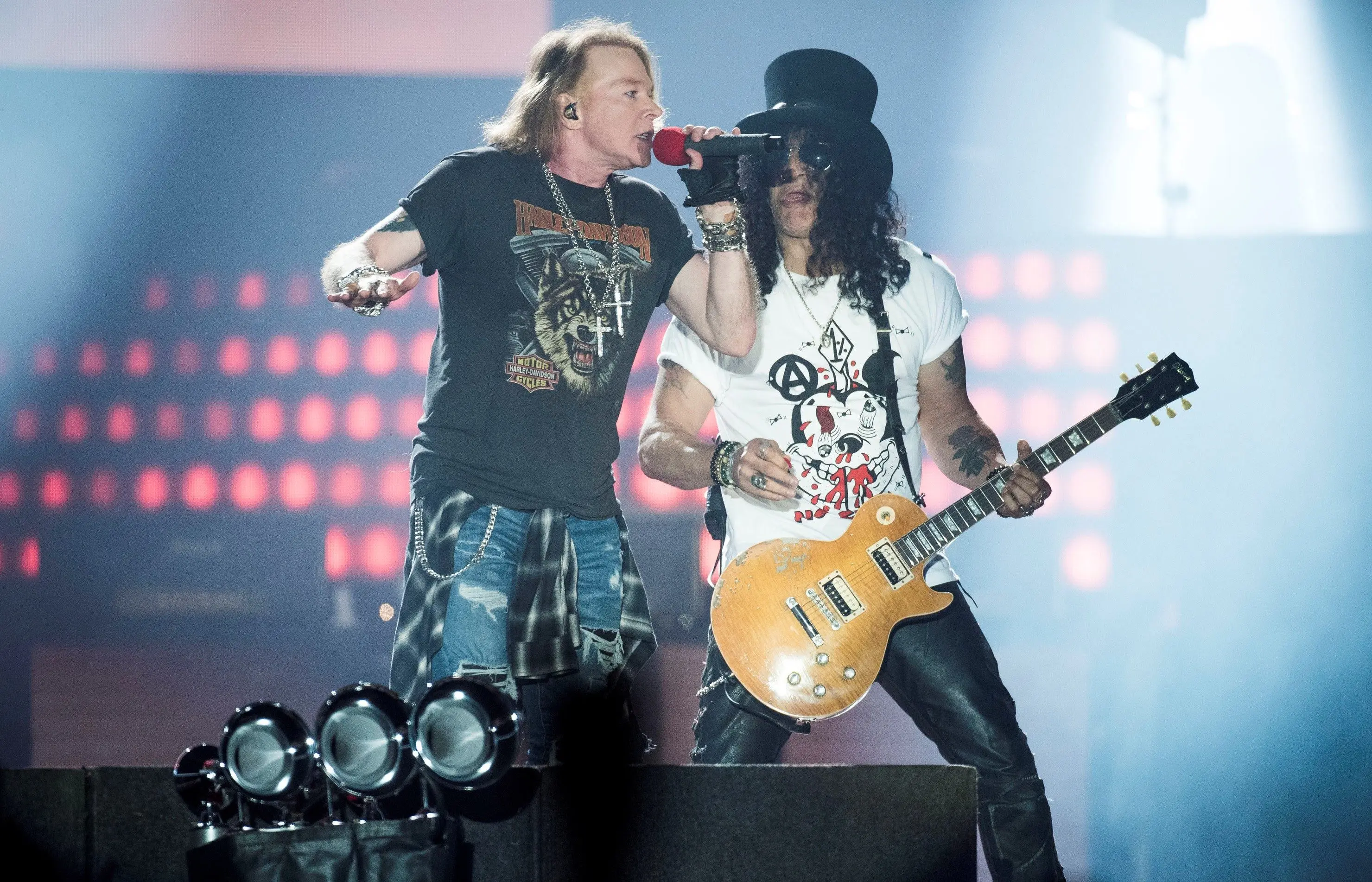guns-n-roses-2017-06-28t120000z_1643135742_rc17f48f8e40_rtrmadp_3_denmark-entertainment