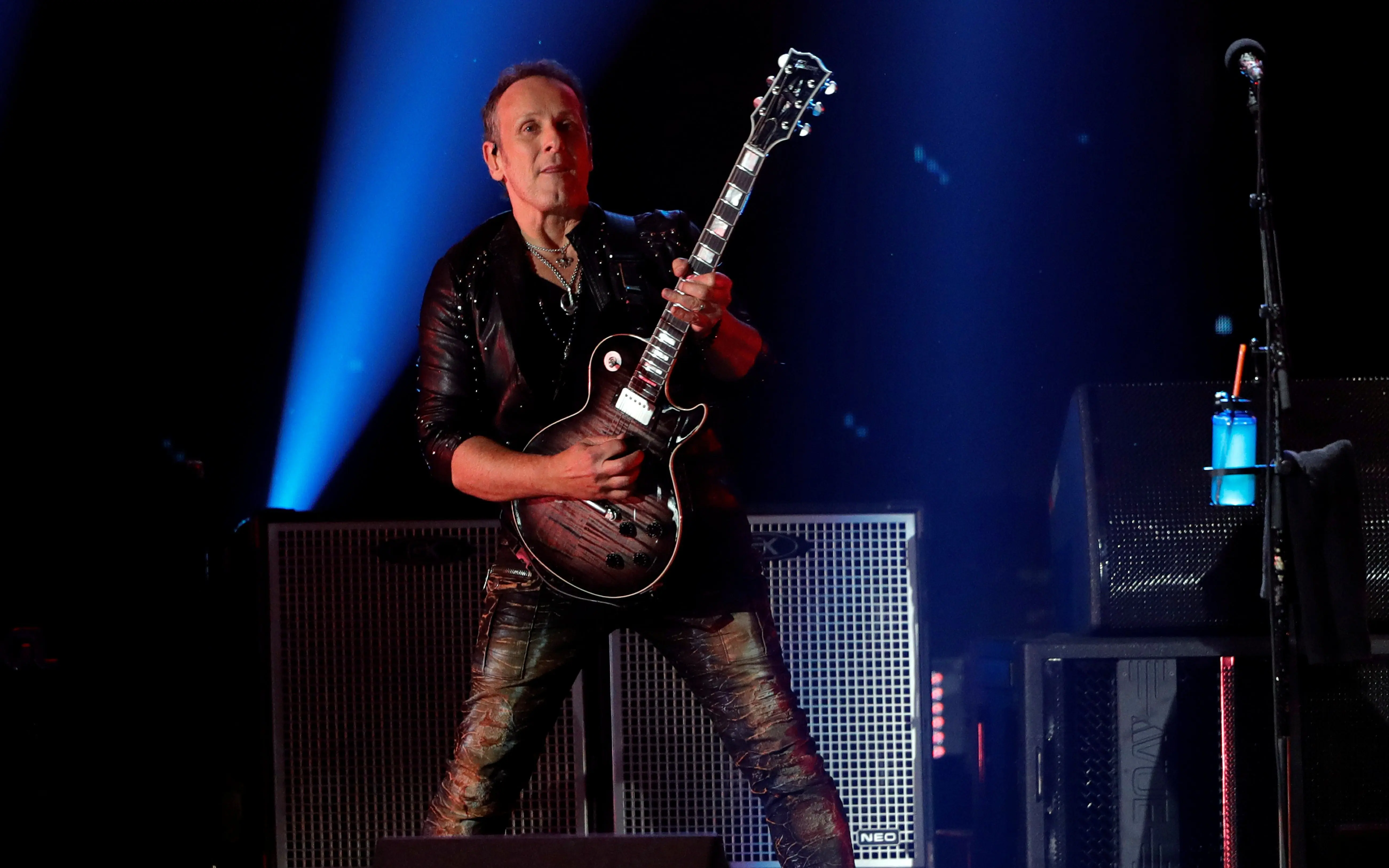 def-leppards-vivian-campbell-2019-09-22t051543z_1692512712_rc129d7970c0_rtrmadp_3_music-iheartradio-festival