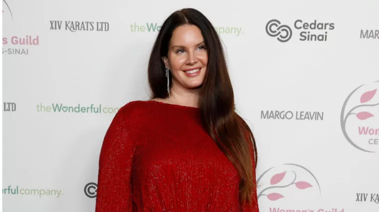 Lana Del Rey at the Women's Guild Cedars Sinai Disco Ball at Beverly Hilton Hotel on November 30^ 2022 in Beverly Hills^ CA