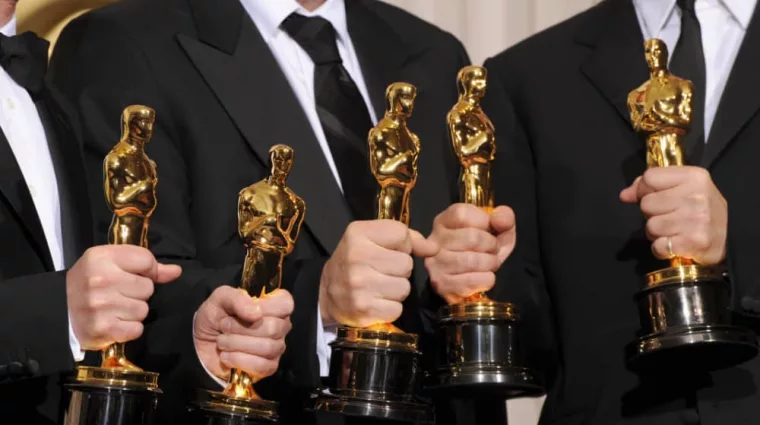 Oscars being held by winners. - the 80th Annual Academy Awards at the Kodak Theatre^ Hollywood. February 24^ 2008