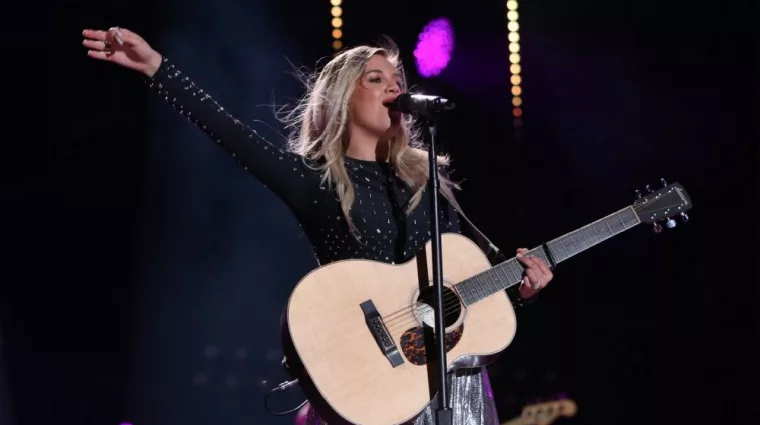 Kelsea Ballerini performs at the 2018 CMA Fest at Nissan Stadium on June 9^ 2018 in Nashville^ Tennessee.