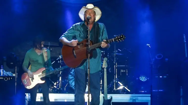 Tracy Lawrence performs at the CountryFlo Music and Camping Festival on November 4^ 2016 in Lake Wales^ Florida.