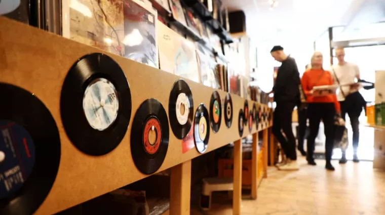 shutterstock_2327298985879555