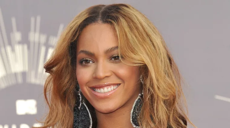 Beyoncé at the 2014 MTV Video Music Awards at the Forum^ Los Angeles.
