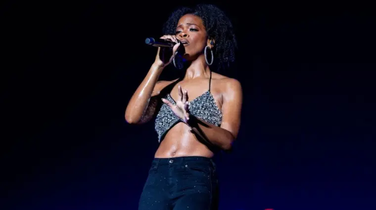 Ari Lennox Performs on the Nostalgia Tour in Jacksonville Florida USA December 18^ 2023 at The Vystar Veterans Memorial Arena