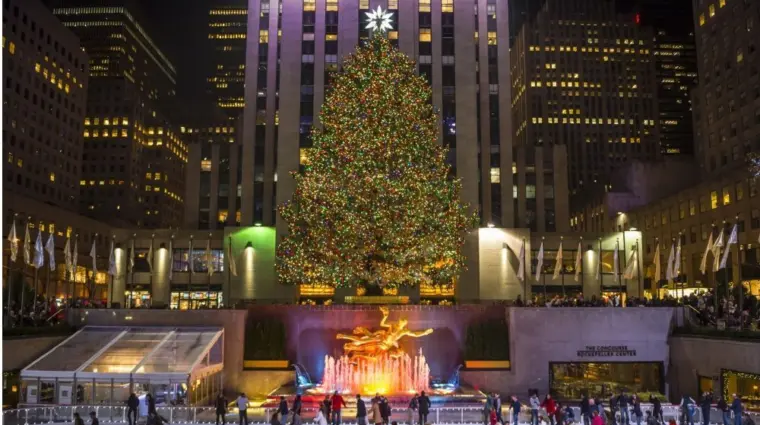 Ice skaters fill the skating rink under the Rockefeller Center Christmas tree^ a popular holiday tourist attraction in Midtown Manhattan.NEW YORK CITY - DECEMBER 10^ 2015