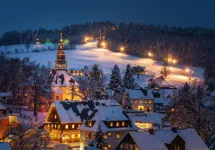 illuminated-houses-in-seiffen-at-christmastime-saxony-germany