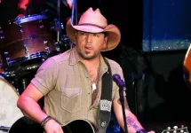 Jason Aldean performs onstage during the 9th Annual ACM Honors at the Ryman Auditorium on September 1^ 2015 in Nashville^ Tennessee.