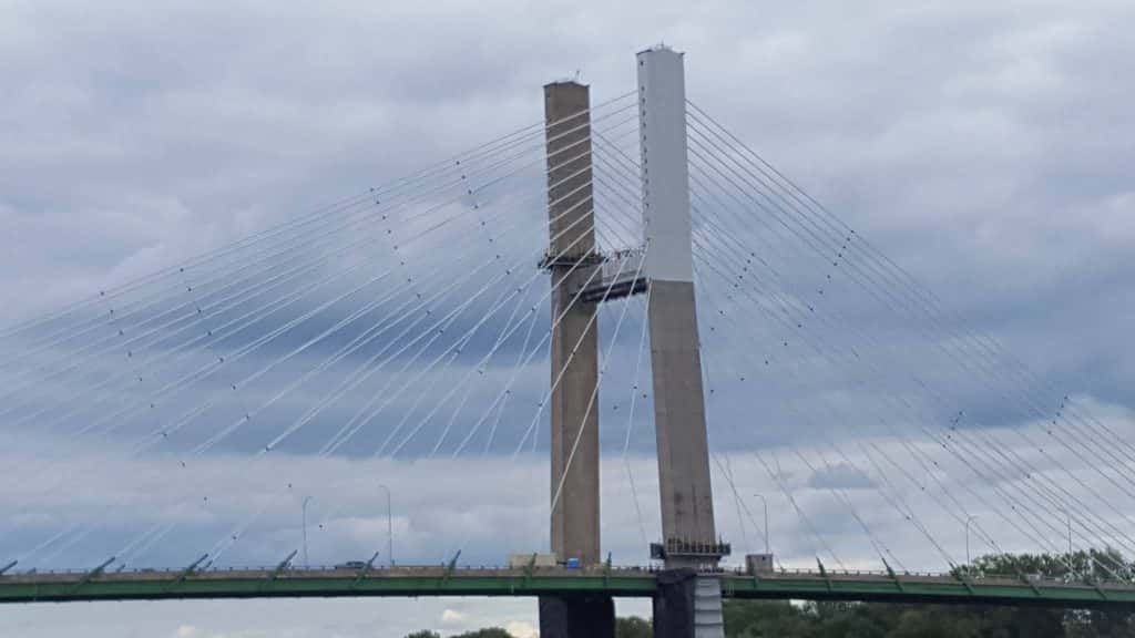Gladstone woman charged in deaths of construction workers on Great River Bridge - Vimarsana News