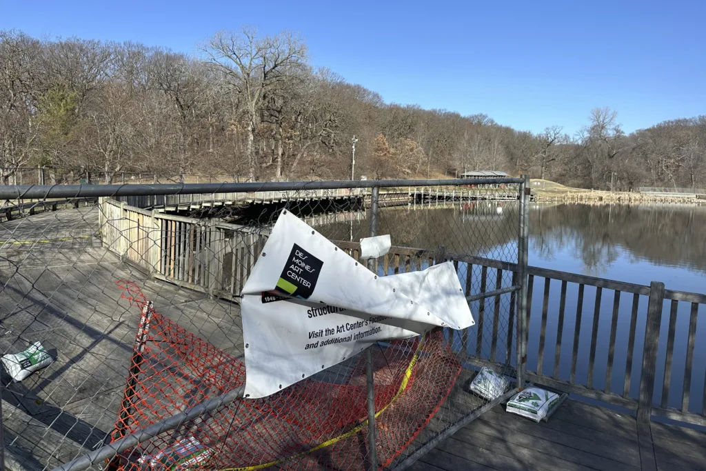 Artists outraged by removal of groundbreaking work along Des Moines pond
