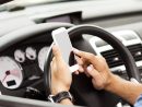 texting-driving-phone