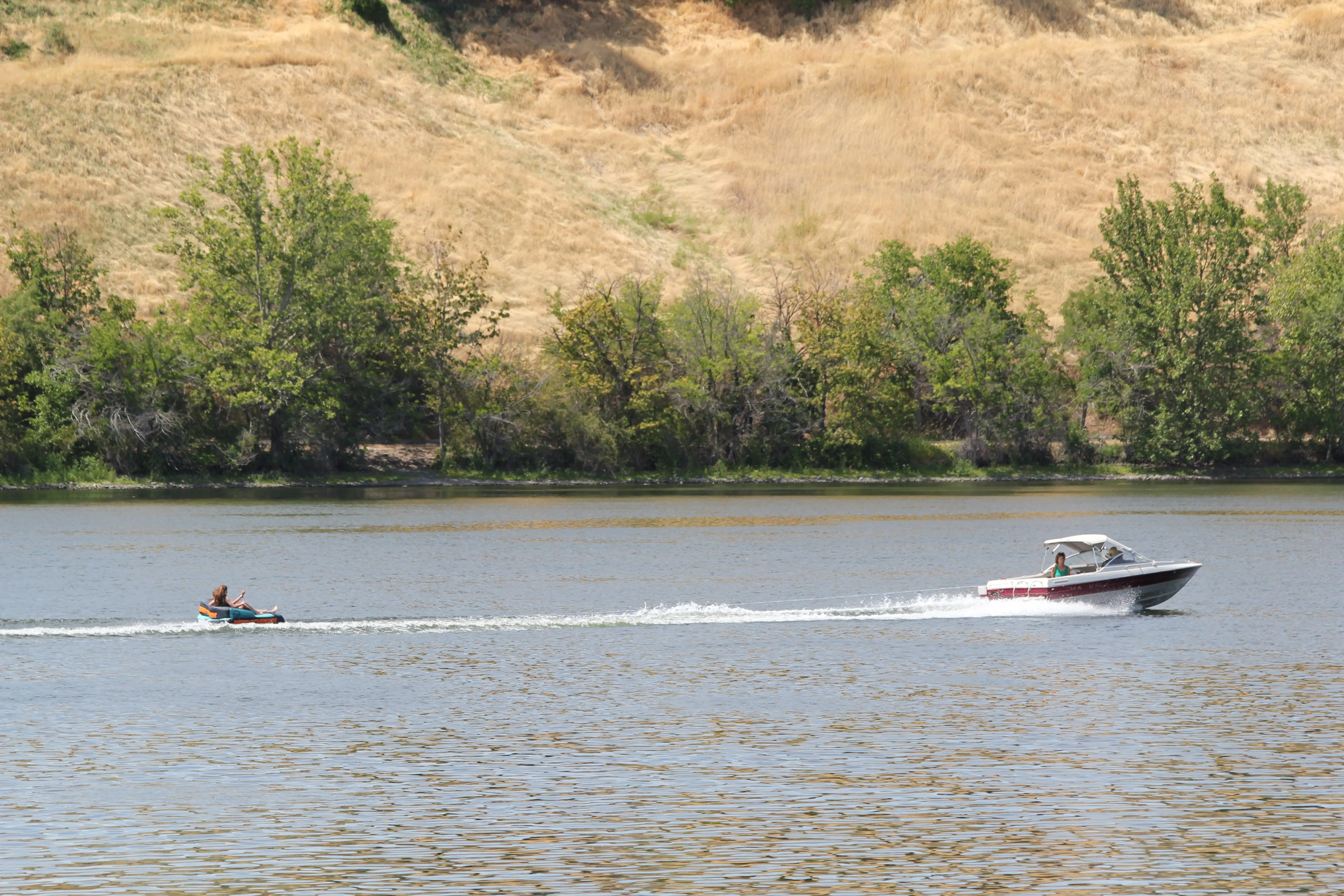 boat-_-tubing