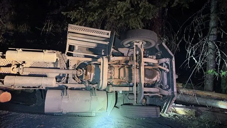log-truck-rollover