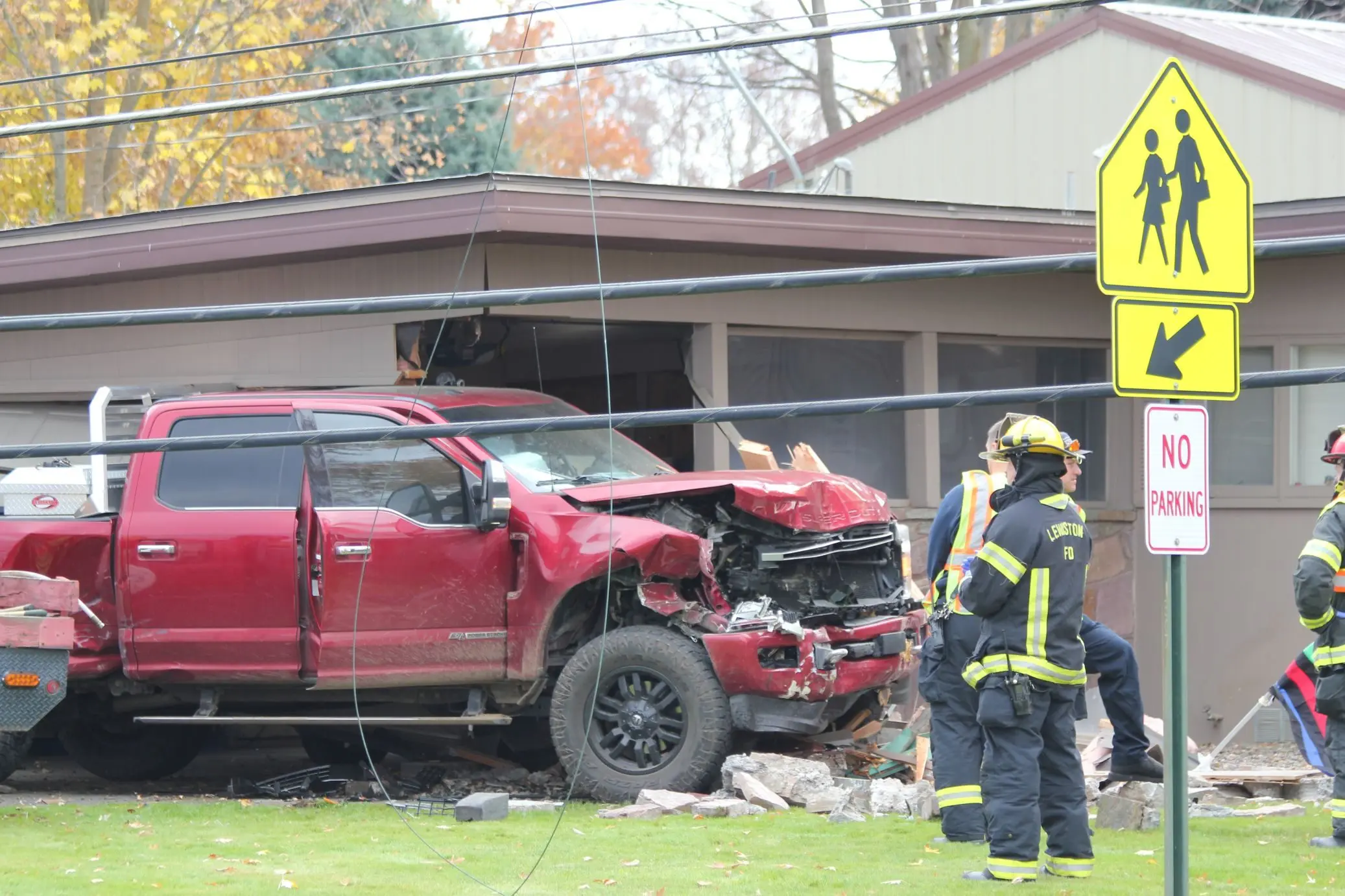 lewiston-police-_-burrell-garage-accident-13nov25_-4