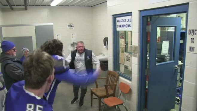 auburn-celebrates-win-over-maroa-forsyth_preview-0000000