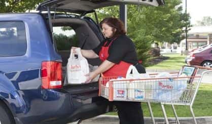 martins-groceries-to-go-drive-up-loading-2