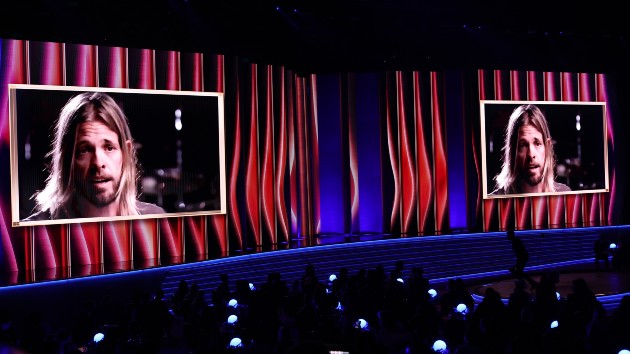 Grammys 2022: Recording Academy honors Taylor Hawkins after Foo Fighters sweep rock category - Vimarsana News