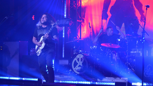 Listen to Coheed and Cambria cover KISS' "Love Gun" - Vimarsana News