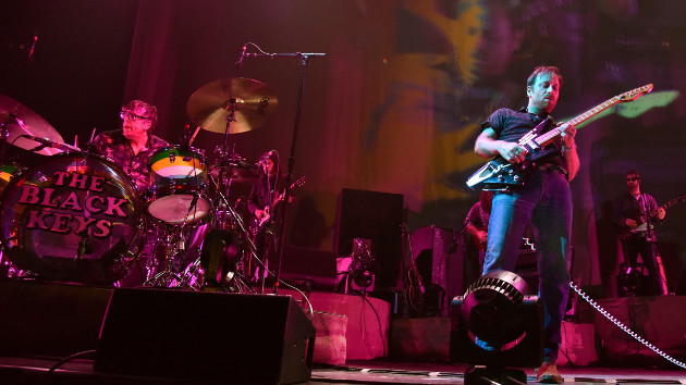 The Black Keys premiere new 'Dropout Boogie﻿' tune, "It Ain't Over" - Vimarsana News