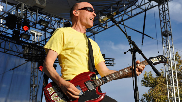 Watch PUSA frontman Chris Ballew join "Weird Al" for live rendition of "Peaches" - Vimarsana News
