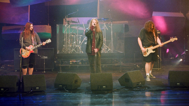 Screaming Trees bassist Van Conner dead at 55 - Vimarsana News
