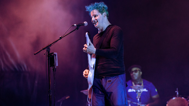 Watch Jack White perform "The Hardest Button to Button" with daughter Scarlett - Vimarsana News