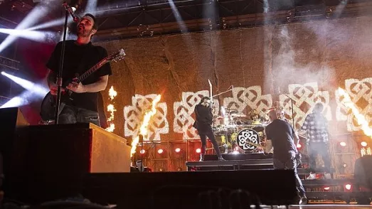 g_breakingbenjamin_042325733813