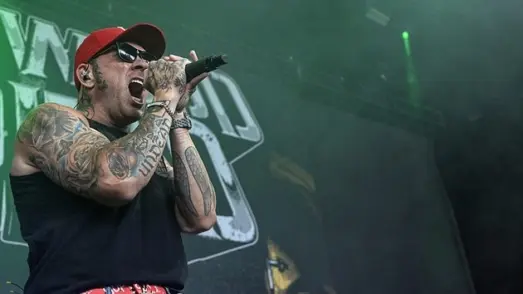 g_hollywoodundead_080525830857