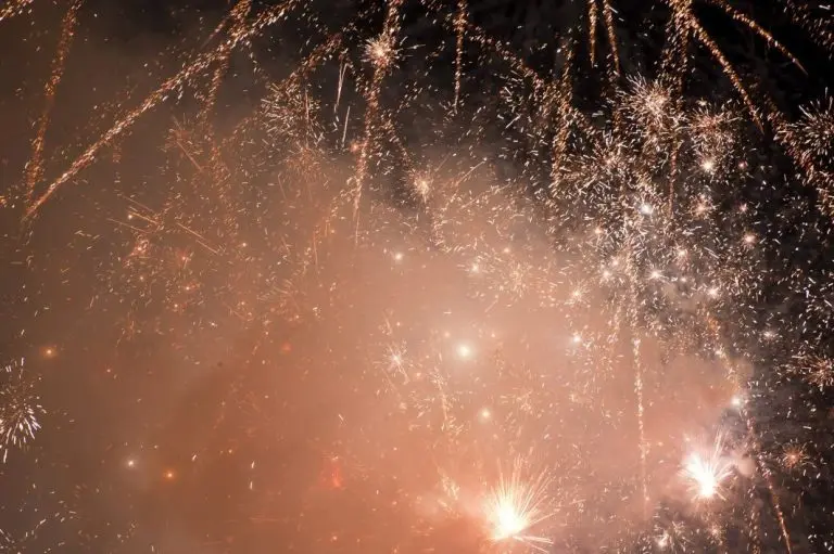 new-years-eve-safe-768x511148474-1