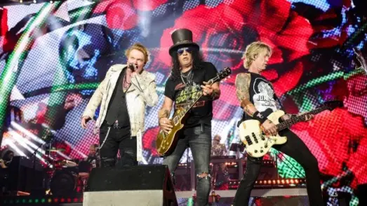 getty_gunsnroses_021126486083