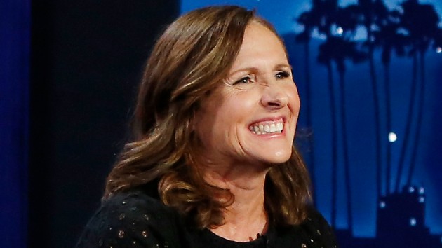 Superstars! Couple goes viral after finding Molly Shannon's cellphone - Vimarsana News