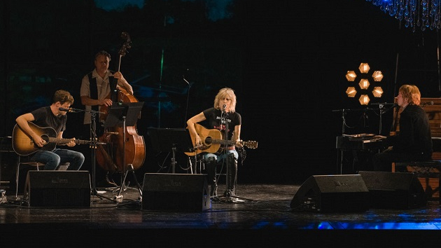 Concert featuring Chrissie Hynde performing Bob Dylan songs to premiere on Veeps.com this month - Vimarsana News