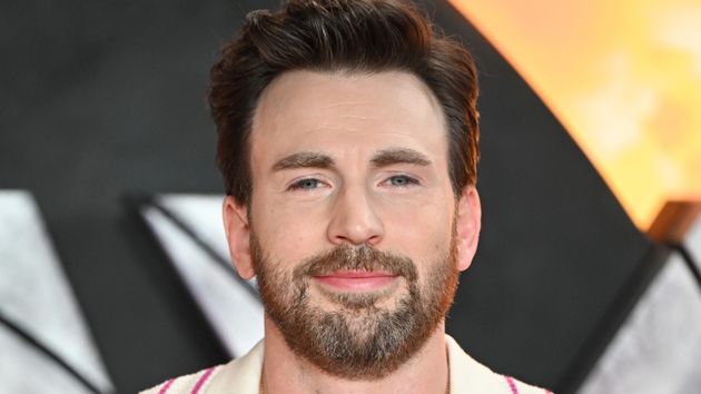 Chris Evans named People's "Sexiest Man Alive" 2022 | SuperHits 103.7 COSY-FM - Vimarsana News