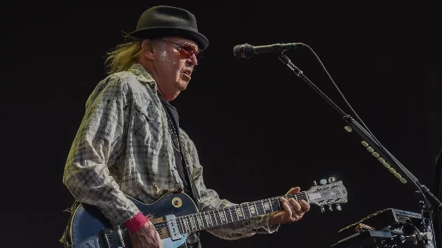 getty_neilyoung_022924830130