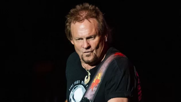 Michael Anthony surprised by Alex Van Halen's instrument auction - Vimarsana News